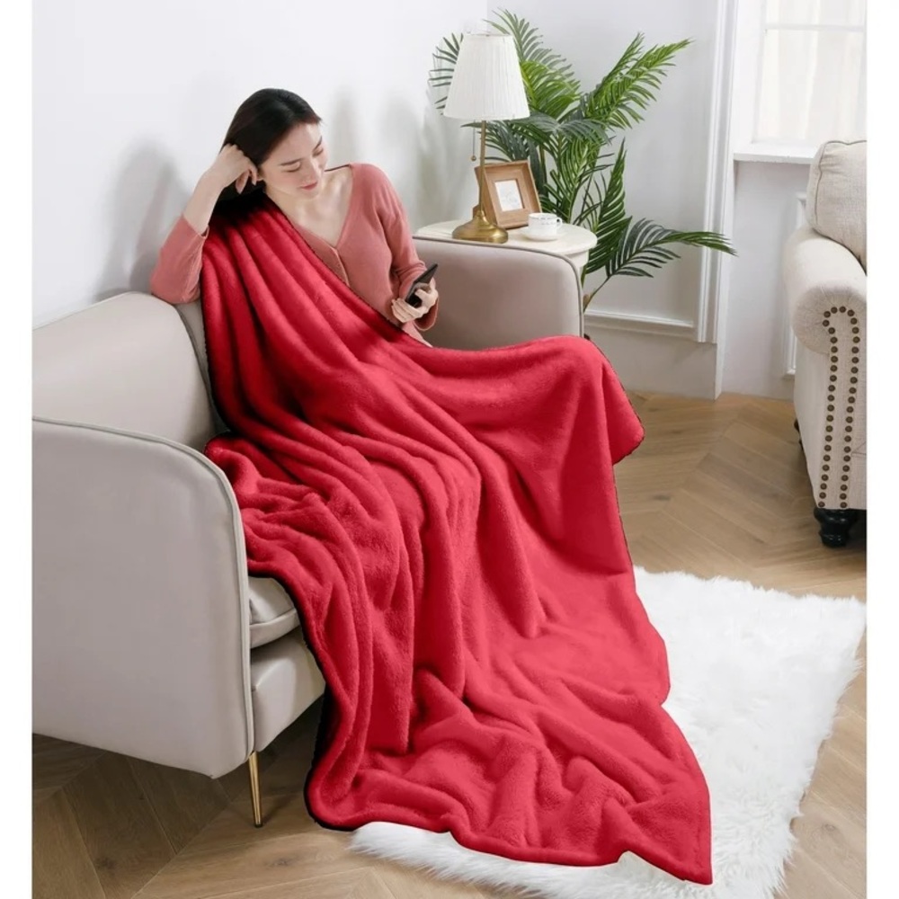 NWOT Bright Red Plush ELLE Blanket. Size: 50x72.